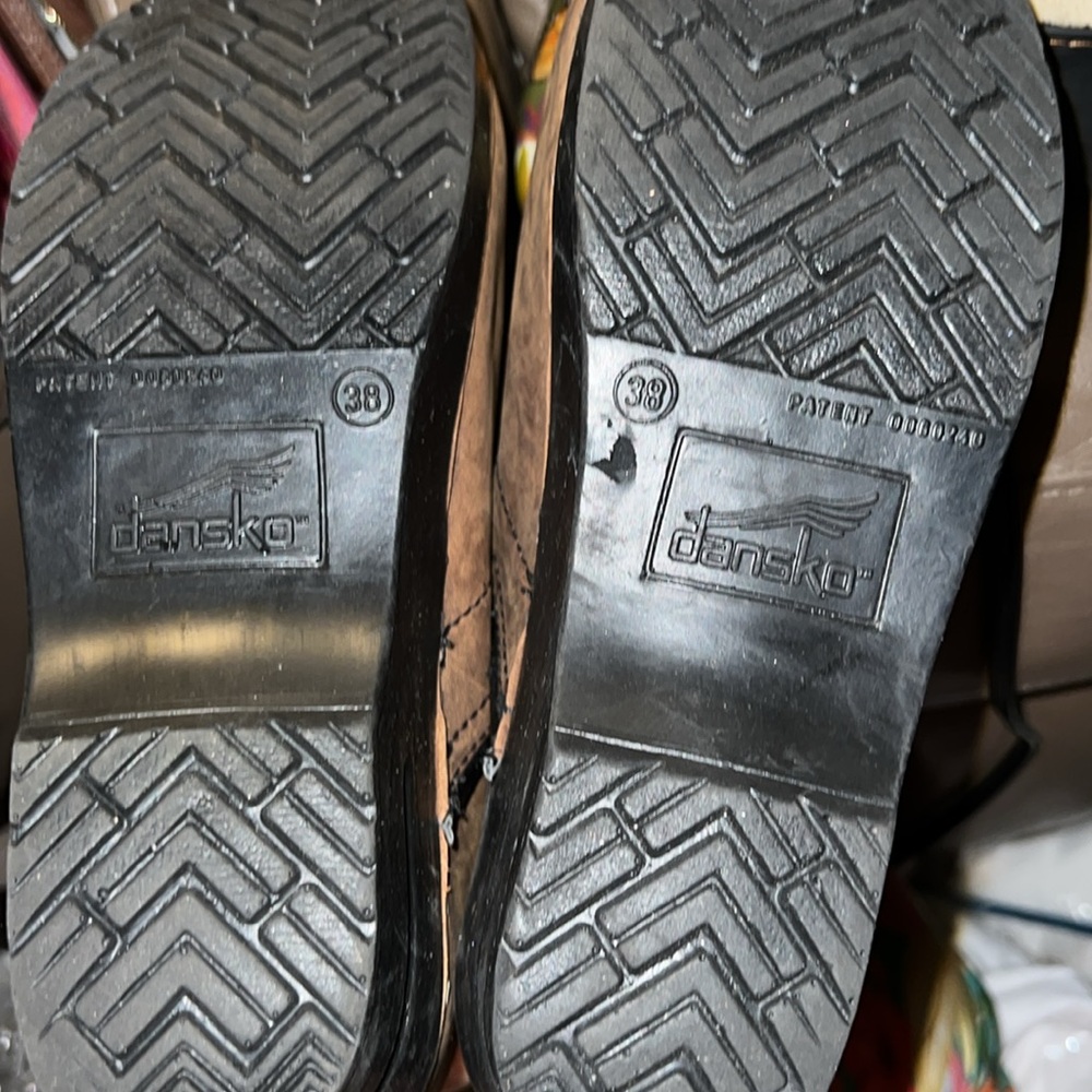 Dansko Size 8, In Great Condition - image 6